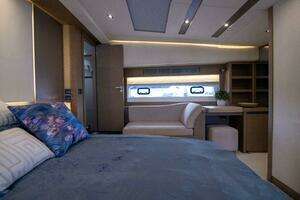 2018 Prestige 680 Flybridge thumbnail 19