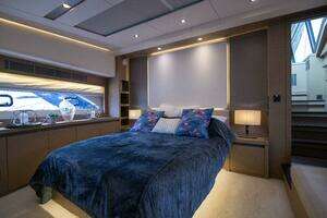 2018 Prestige 680 Flybridge thumbnail 18