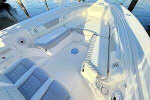 2014 Everglades 355 Center Console thumbnail 18