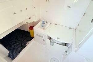 2014 Everglades 355 Center Console thumbnail 35