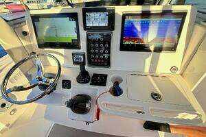 2014 Everglades 355 Center Console thumbnail 23