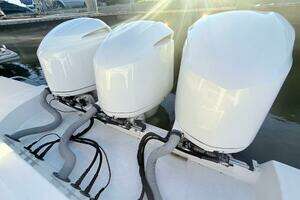 2014 Everglades 355 Center Console thumbnail 30