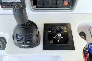 2014 Everglades 355 Center Console thumbnail 25