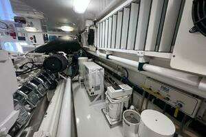 2011 Viking 70 Enclosed Bridge thumbnail 65