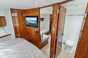 2018 Riviera 4800 Sport Yacht thumbnail 26