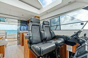 2018 Riviera 4800 Sport Yacht thumbnail 19