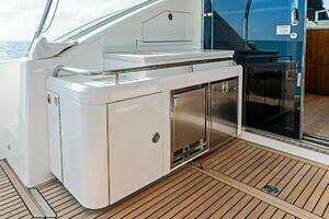 2018 Riviera 4800 Sport Yacht thumbnail 12