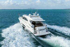 2018 Riviera 4800 Sport Yacht thumbnail 4