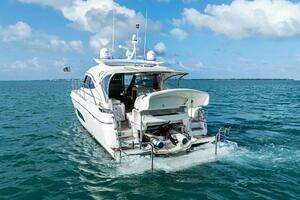 2018 Riviera 4800 Sport Yacht thumbnail 6