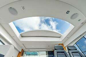 2018 Riviera 4800 Sport Yacht thumbnail 18