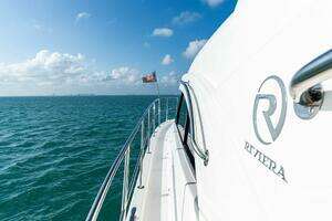 2018 Riviera 4800 Sport Yacht thumbnail 33