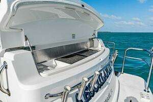 2018 Riviera 4800 Sport Yacht thumbnail 9