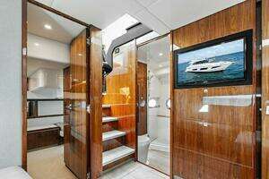 2018 Riviera 4800 Sport Yacht thumbnail 22