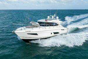 2018 Riviera 4800 Sport Yacht thumbnail 5