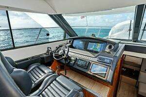 2018 Riviera 4800 Sport Yacht thumbnail 20