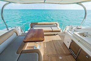 2018 Riviera 4800 Sport Yacht thumbnail 10