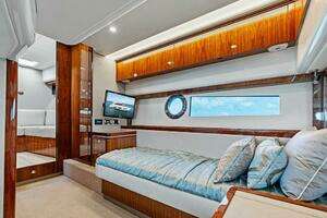 2018 Riviera 4800 Sport Yacht thumbnail 31