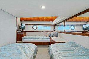 2018 Riviera 4800 Sport Yacht thumbnail 30
