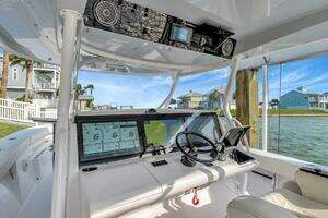 2023 Jupiter 43 Center Console thumbnail 3