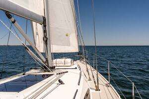 2023 Catalina 425 thumbnail 64