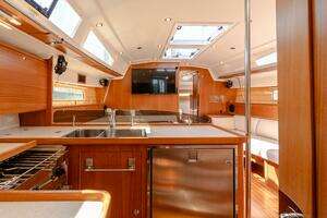 2023 Catalina 425 thumbnail 29