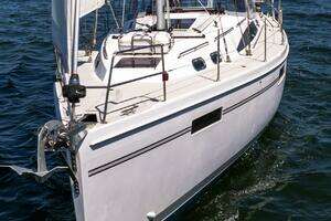2023 Catalina 425 thumbnail 10