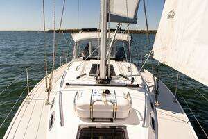 2023 Catalina 425 thumbnail 58