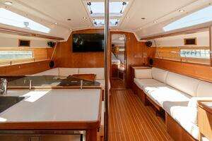 2023 Catalina 425 thumbnail 12