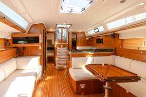 2023 Catalina 425 thumbnail 36