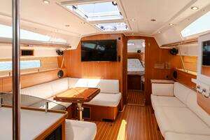 2023 Catalina 425 thumbnail 48