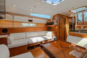 2023 Catalina 425 thumbnail 15
