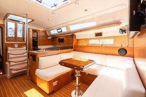 2023 Catalina 425 thumbnail 46