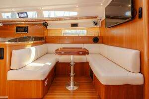 2023 Catalina 425 thumbnail 19