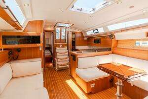 2023 Catalina 425 thumbnail 45