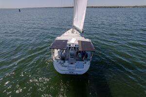 2023 Catalina 425 thumbnail 11