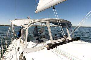 2023 Catalina 425 thumbnail 61