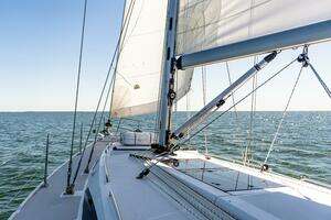 2023 Catalina 425 thumbnail 50