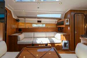 2023 Catalina 425 thumbnail 16