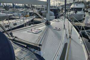 2005 Catalina 42 MKII thumbnail 11