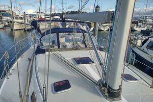 2005 Catalina 42 MKII thumbnail 10