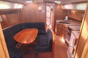 2005 Catalina 42 MKII thumbnail 21