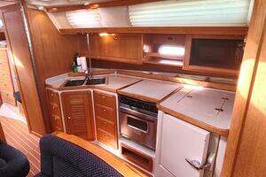 2005 Catalina 42 MKII thumbnail 30
