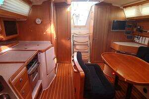 2005 Catalina 42 MKII thumbnail 28