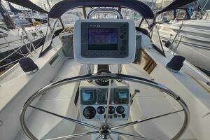 2005 Catalina 42 MKII thumbnail 17