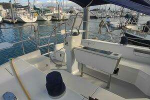 2005 Catalina 42 MKII thumbnail 7