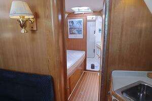 2005 Catalina 42 MKII thumbnail 37