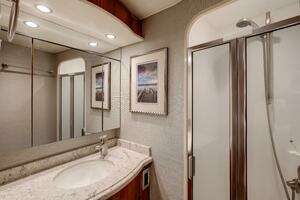 2019 Viking 62 Convertible thumbnail 7