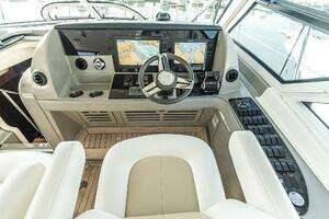 2011 Sea Ray 580 Sundancer thumbnail 47