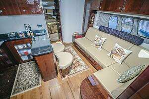 2011 Sea Ray 580 Sundancer thumbnail 23