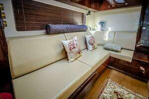 2011 Sea Ray 580 Sundancer thumbnail 25
